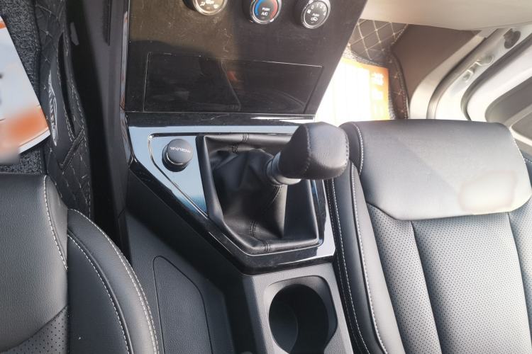 Used Wuling Zhengcheng 2021 1.5T Manual Luxury Version Gear Lever