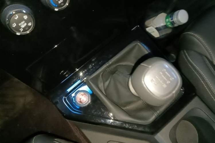 Used Wuling Zhengcheng 2021 1.5T Manual Luxury Version Gear Lever