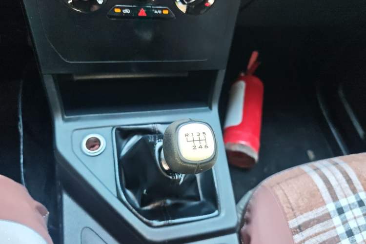 Used Wuling Zhengcheng 2021 1.5T Manual Comfort Version Gear Lever