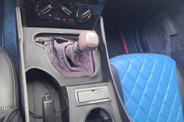 Used Wuling Zhengcheng 2021 1.5T Manual Comfort Version Gear Lever
