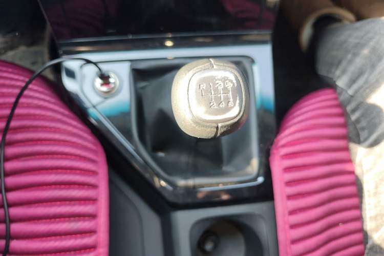 Used Wuling Zhengcheng 2021 1.5T Manual Luxury Version Gear Lever