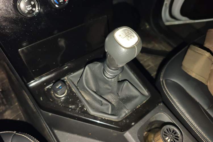 Used Wuling Zhengcheng 2021 1.5T Manual Luxury Version Gear Lever