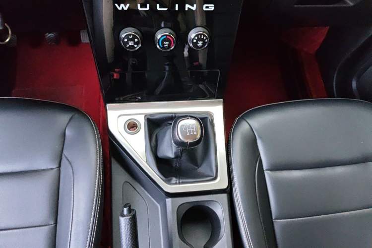 Used Wuling Zhengcheng 2021 1.5T Manual Luxury Version Gear Lever