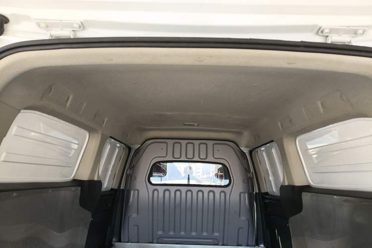 Used Wuling Zhengcheng 2021 1.5T Manual Comfort Version with Enclosed Windows Headliner