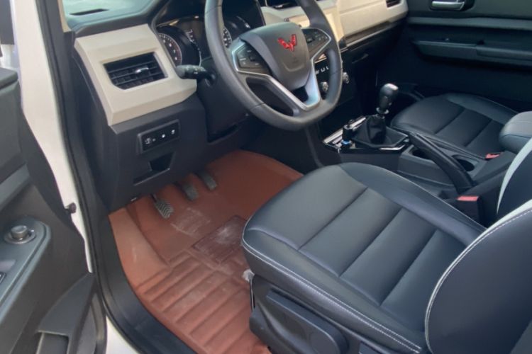 Used Wuling Zhengcheng 2021 1.5T Manual Luxury Commercial Vehicle Interior 1