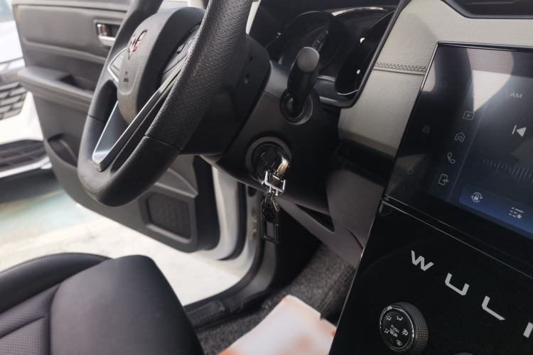 Used Wuling Zhengcheng 2021 1.5T Manual Luxury Version Interior 1