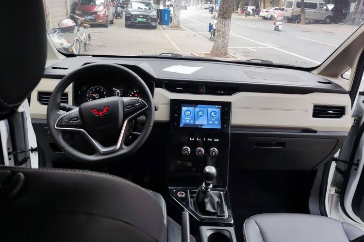 Used Wuling Zhengcheng 2021 1.5T Manual Luxury Version Interior 2
