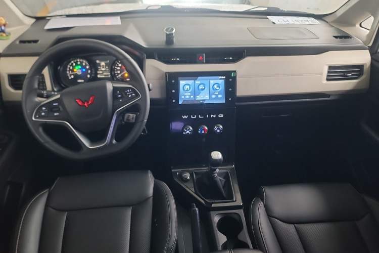 Used Wuling Zhengcheng 2021 1.5T Manual Luxury Version Interior 2