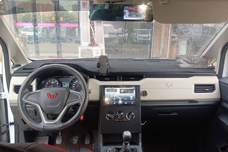 Used Wuling Zhengcheng 2021 1.5T Manual Comfort Version Interior 2