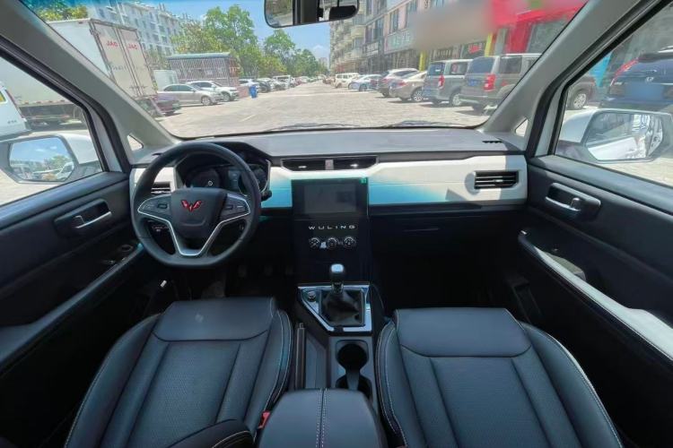 Used Wuling Zhengcheng 2021 1.5T Manual Luxury Version Interior 2
