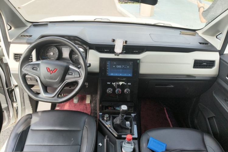 Used Wuling Zhengcheng 2021 1.5T Manual Luxury Version Interior 2