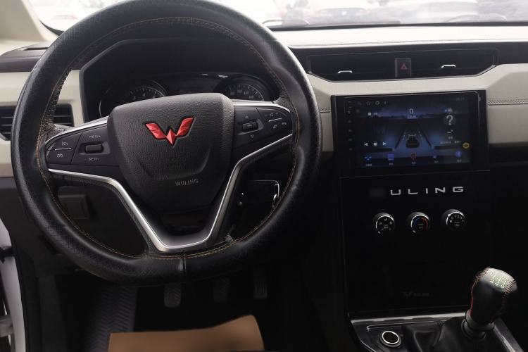 Used Wuling Zhengcheng 2021 1.5T Manual Luxury Version Interior 2