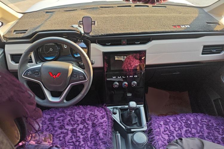 Used Wuling Zhengcheng 2021 1.5T Manual Luxury Version Interior 2