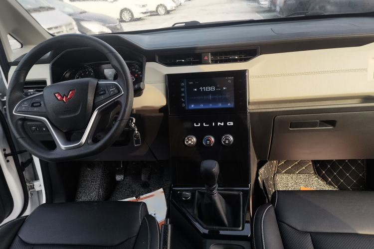Used Wuling Zhengcheng 2021 1.5T Manual Luxury Version Interior 2