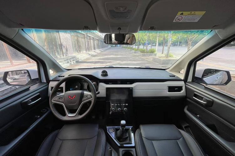 Used Wuling Zhengcheng 2021 1.5T Manual Luxury Version Interior 2