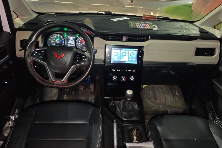 Used Wuling Zhengcheng 2021 1.5T Manual Luxury Version Interior 2