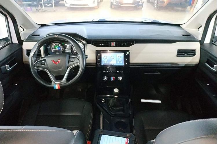 Used Wuling Zhengcheng 2021 1.5T Manual Luxury Version Interior 2