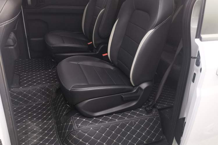 Used Wuling Zhengcheng 2021 1.5T Manual Luxury Version Interior 3