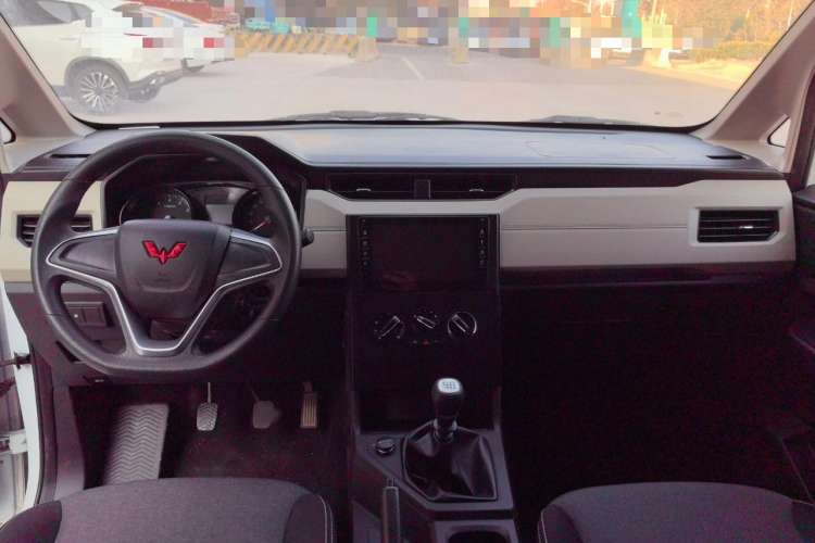 Used Wuling Zhengcheng 2021 1.5T Manual Comfort Version Interior 3