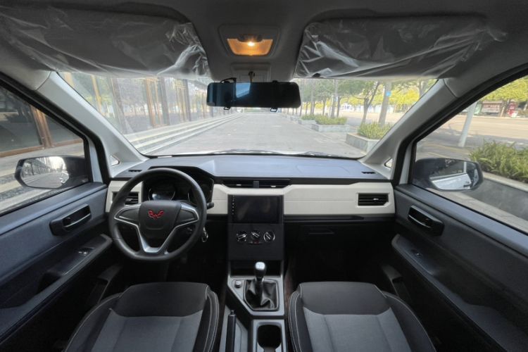 Used Wuling Zhengcheng 2021 1.5T Manual Comfort Version Interior 3