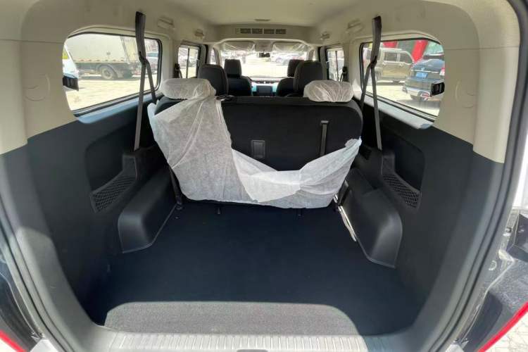Used Wuling Zhengcheng 2021 1.5T Manual Luxury Version Interior 3