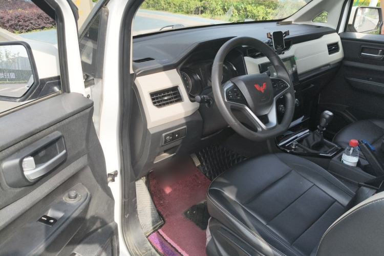 Used Wuling Zhengcheng 2021 1.5T Manual Luxury Version Interior 3
