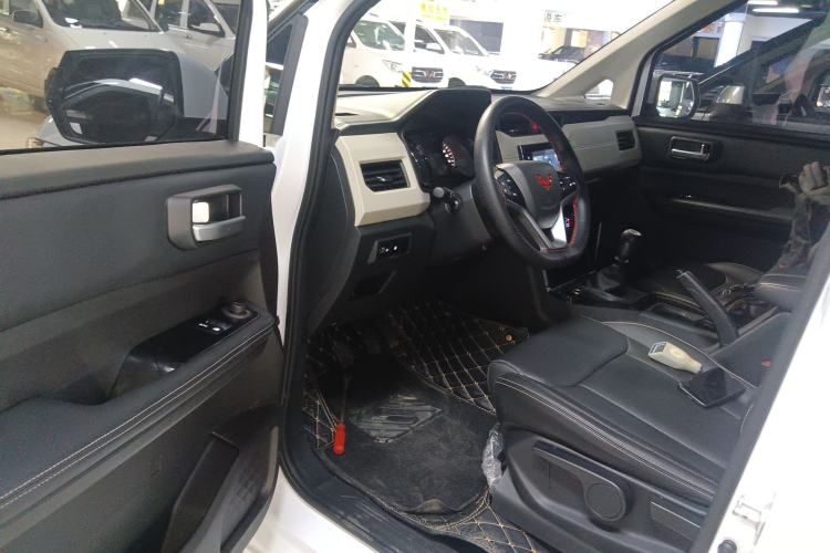 Used Wuling Zhengcheng 2021 1.5T Manual Luxury Version Interior 3