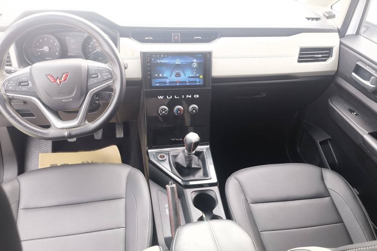 Used Wuling Zhengcheng 2021 1.5T Manual Luxury Version Interior 3