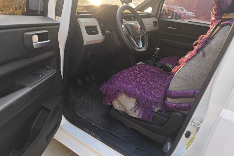 Used Wuling Zhengcheng 2021 1.5T Manual Luxury Version Interior 3