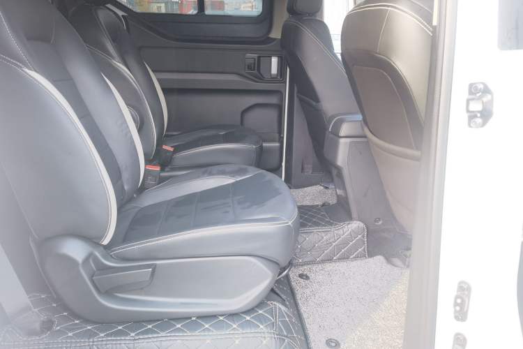 Used Wuling Zhengcheng 2021 1.5T Manual Luxury Version Interior 3