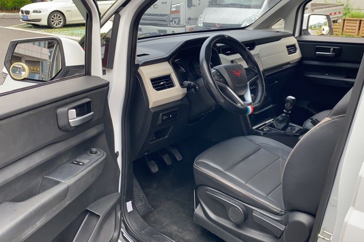 Used Wuling Zhengcheng 2021 1.5T Manual Luxury Version Interior 3