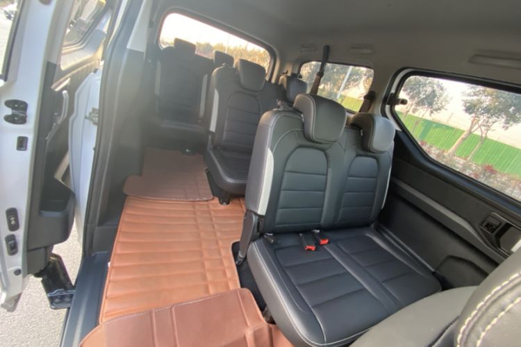 Used Wuling Zhengcheng 2021 1.5T Manual Luxury Commercial Vehicle Interior 4