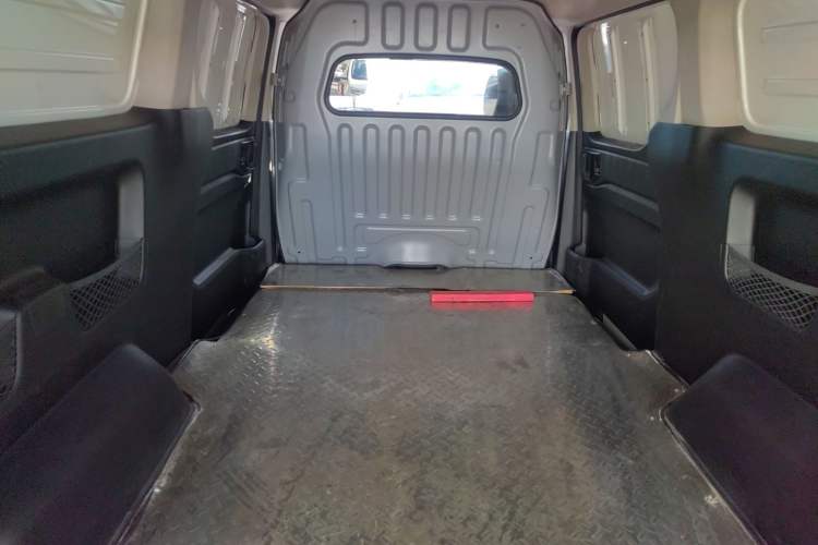 Used Wuling Zhengcheng 2021 1.5T Manual Comfort Version with Enclosed Windows Interior 4