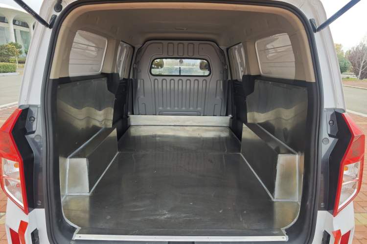 Used Wuling Zhengcheng 2021 1.5T Manual Comfort Version with Enclosed Windows Interior 4