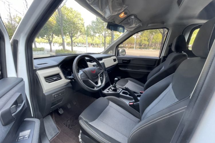 Used Wuling Zhengcheng 2021 1.5T Manual Comfort Version Interior 4