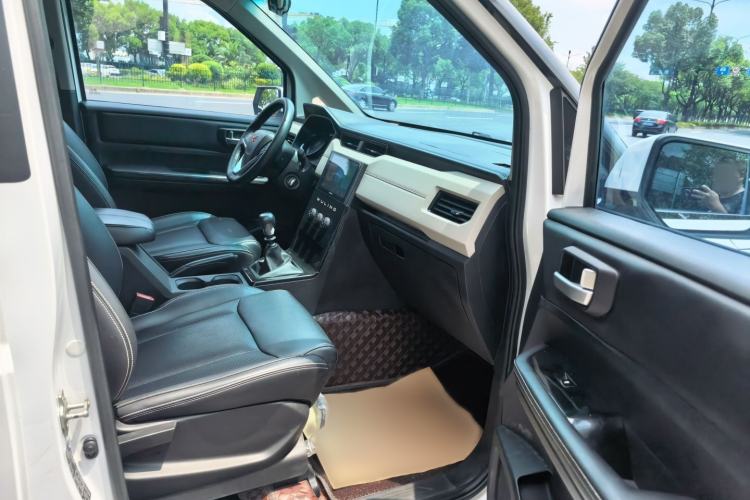 Used Wuling Zhengcheng 2021 1.5T Manual Luxury Version Interior 4