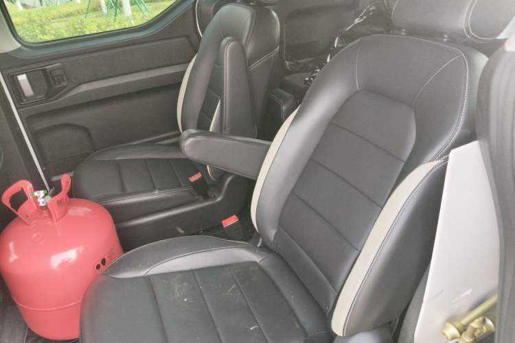 Used Wuling Zhengcheng 2021 1.5T Manual Luxury Version Interior 4