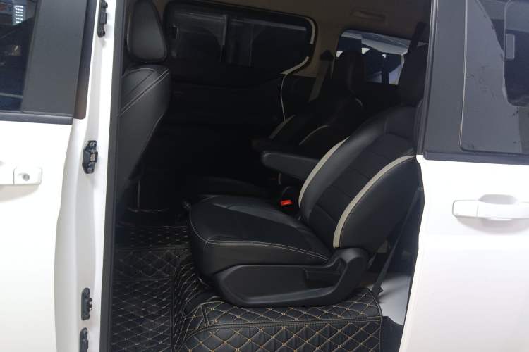 Used Wuling Zhengcheng 2021 1.5T Manual Luxury Version Interior 4