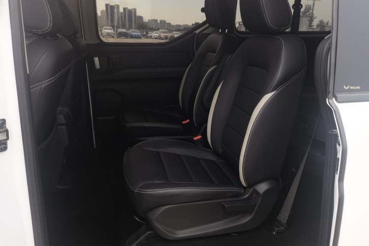 Used Wuling Zhengcheng 2021 1.5T Manual Luxury Version Interior 4
