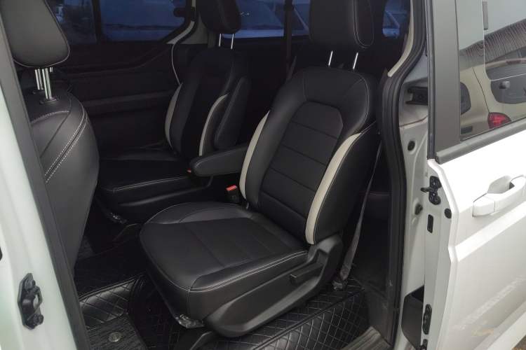 Used Wuling Zhengcheng 2021 1.5T Manual Luxury Version Interior 4