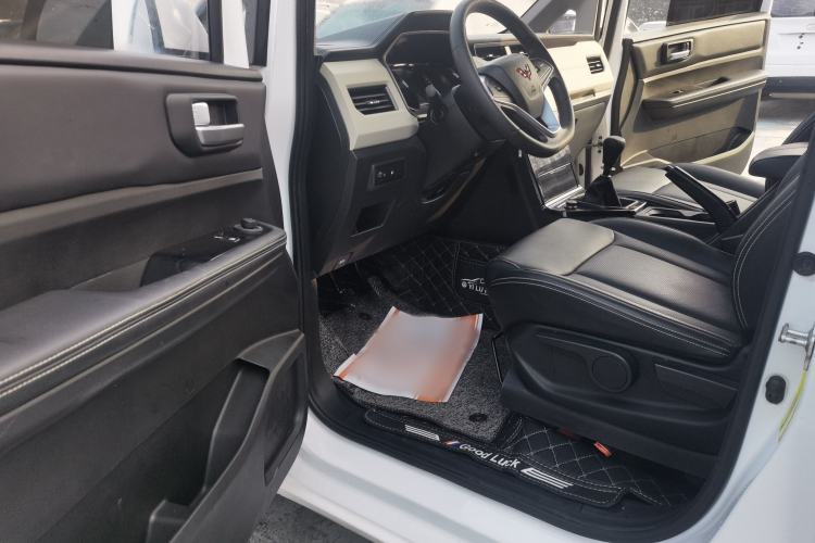 Used Wuling Zhengcheng 2021 1.5T Manual Luxury Version Interior 4