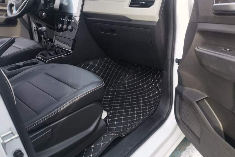 Used Wuling Zhengcheng 2021 1.5T Manual Luxury Version Interior 5