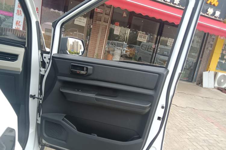 Used Wuling Zhengcheng 2021 1.5T Manual Comfort Version Interior 5