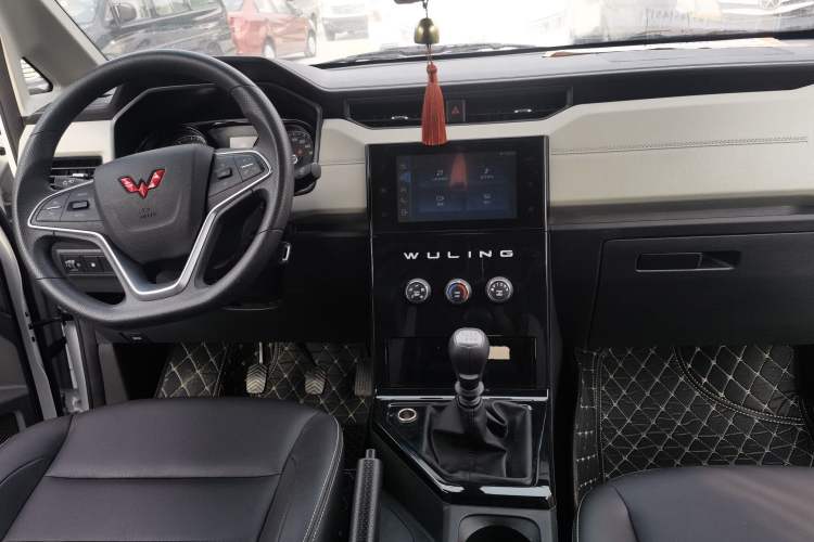 Used Wuling Zhengcheng 2021 1.5T Manual Luxury Version Interior 6