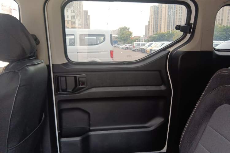 Used Wuling Zhengcheng 2021 1.5T Manual Comfort Version Interior 6