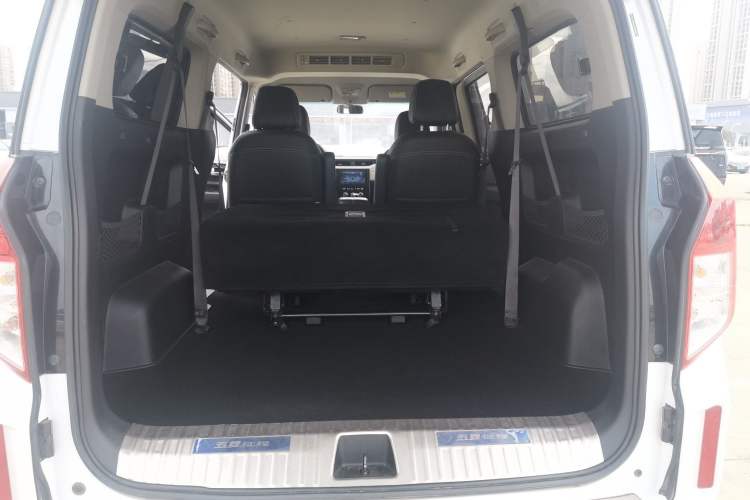 Used Wuling Zhengcheng 2021 1.5T Manual Luxury Version Interior 6