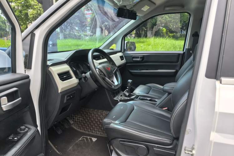 Used Wuling Zhengcheng 2021 1.5T Manual Luxury Version Interior 7
