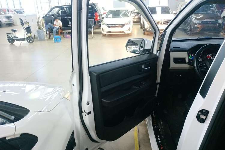 Used Wuling Zhengcheng 2021 1.5T Manual Luxury Version Interior 7