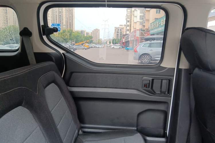 Used Wuling Zhengcheng 2021 1.5T Manual Comfort Version Interior 8