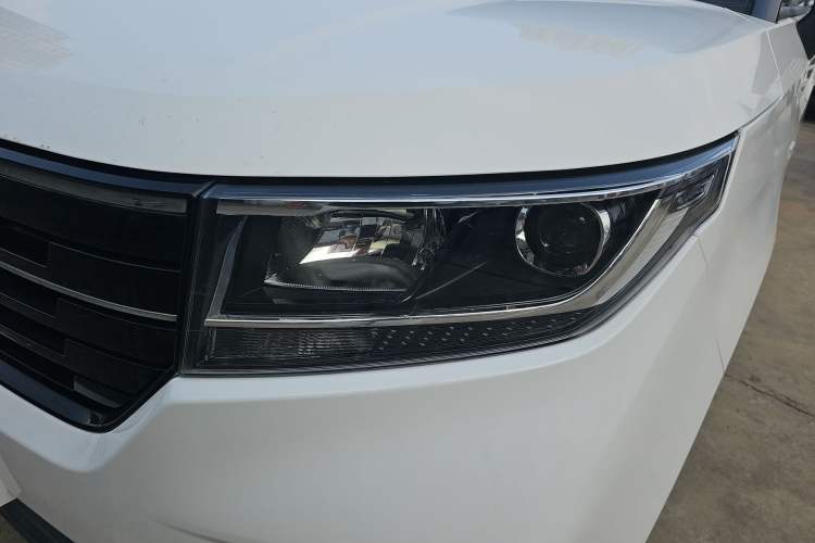 Used Wuling Zhengcheng 2021 1.5T Manual Luxury Version Left Front Headlight